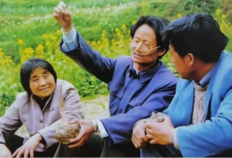 心系扶贫的“布衣教授” 何家庆