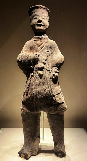 东汉曲俑.jpg